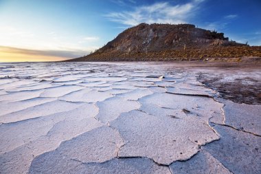 Güneş doğarken alışılmadık Salar de Uyuni, Bolivya