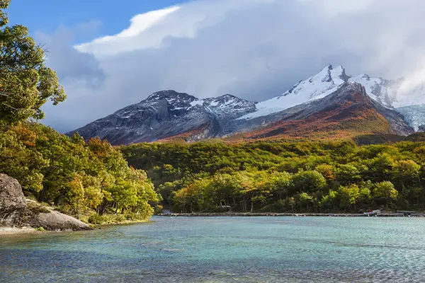 Patagonya dağlarında sonbahar sezonu, Güney Amerika, Arjantin