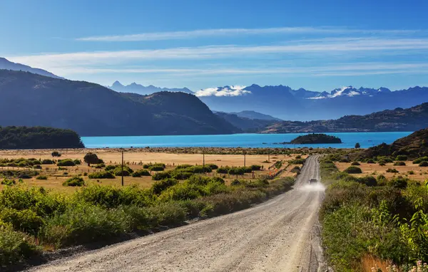 General Carrera Gölü, Carretera Austral, Patagonya - Şili. Güney Amerika 'nın güzel doğal manzaraları