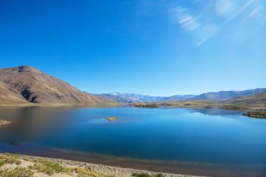 Patagonya 'daki güzel dağ manzaraları. Güney Amerika, Arjantin 'de dağlar gölü.