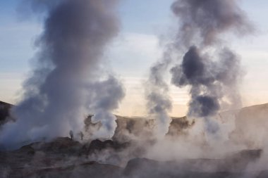 Geyser Sol de Manana, Bolivya. Güney Amerika 'da güzel sıradışı doğal manzaralar.
