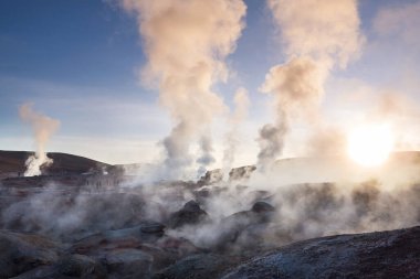 Geyser Sol de Manana, Bolivya. Güney Amerika 'da güzel sıradışı doğal manzaralar.