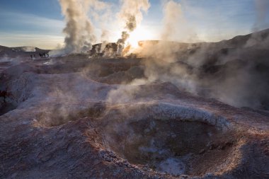 Geyser Sol de Manana, Bolivya. Güney Amerika 'da güzel sıradışı doğal manzaralar.