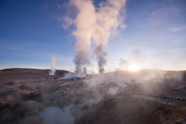 Geyser Sol de Manana, Bolivya. Güney Amerika 'da güzel sıradışı doğal manzaralar.