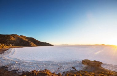 Güneş doğarken alışılmadık Salar de Uyuni, Bolivya