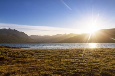 Patagonya 'daki güzel dağ manzaraları. Güney Amerika, Arjantin 'de dağlar gölü.