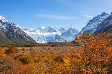 Patagonya dağlarında sonbahar sezonu, Güney Amerika, Arjantin