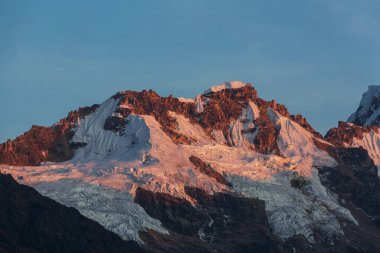 Cordillera Blanca, Peru, Güney Amerika 'daki güzel dağ manzaraları