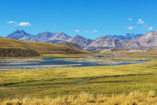 Valle Hermosa 'daki inanılmaz dağ manzaraları, Arjantin, Güney Amerika