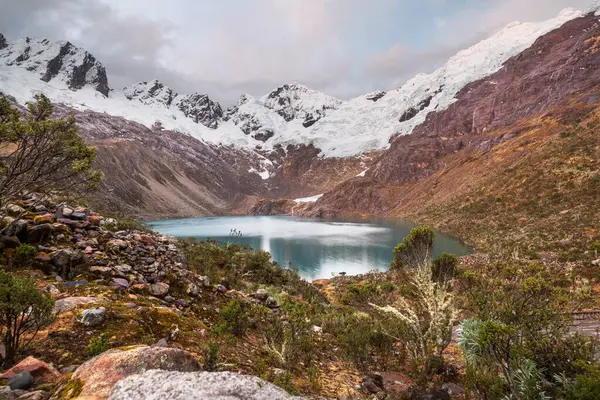 Cordillera Blanca 'da güzel dağlar, Peru, Güney Amerika