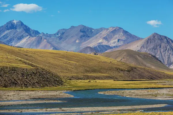 Valle Hermosa 'daki inanılmaz dağ manzaraları, Arjantin, Güney Amerika