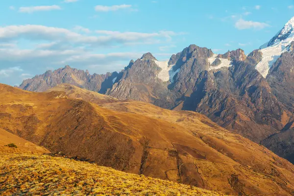 Cordillera Blanca, Peru, Güney Amerika 'daki güzel dağ manzaraları