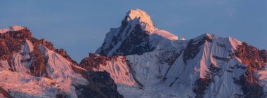 Cordillera Blanca, Peru, Güney Amerika 'daki güzel dağ manzaraları
