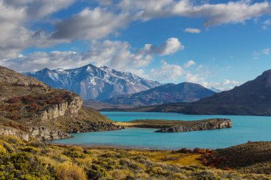 Perito Moreno Ulusal Parkı, Arjantin, Güney Amerika. Güzel renkli sonbahar mevsimi.