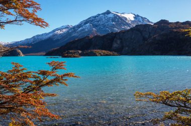 Patagonya dağlarında sonbahar sezonu, Güney Amerika, Arjantin