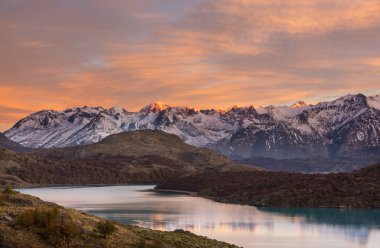 Arjantin, Güney Amerika 'daki Perito Moreno Ulusal Parkı' nda fantastik dağ manzaraları.