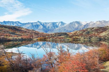 Dağlarda renkli sonbahar mevsimi