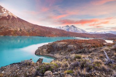 Patagonya dağlarında sonbahar sezonu, Güney Amerika, Arjantin