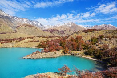 Dağlarda renkli sonbahar mevsimi