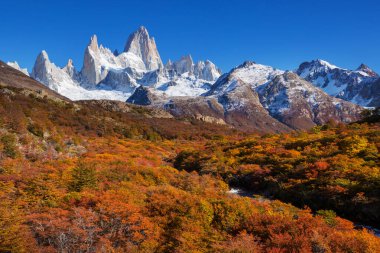 Patagonya dağlarında sonbahar sezonu, Güney Amerika, Arjantin