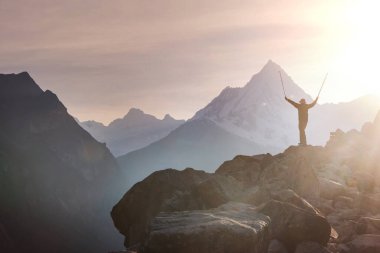 Cordillera dağlarında yürüyüş sahnesi, Peru