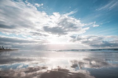 Brezilya 'da okyanus sahilinde gün doğumu sahnesi