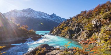 Patagonya dağlarında sonbahar sezonu, Güney Amerika, Arjantin