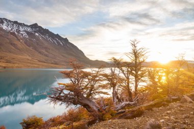 Dağlarda renkli sonbahar mevsimi