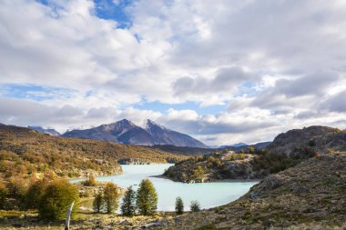 Dağlarda renkli sonbahar mevsimi