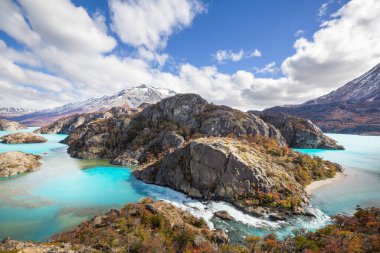 Perito Moreno Ulusal Parkı, Arjantin, Güney Amerika. Güzel renkli sonbahar mevsimi.