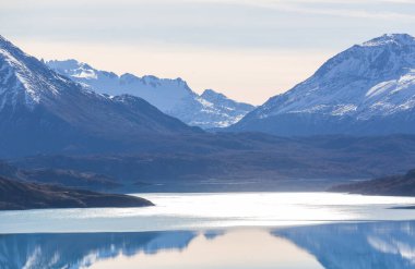 Patagonya dağlarındaki güzel göl. Arjantin, Güney Amerika 'da olağanüstü doğal manzaralar