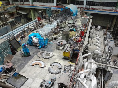 Elektrik santralindeki tamir ve elektrik jeneratörü sürecinde buhar türbini parçalanmış.