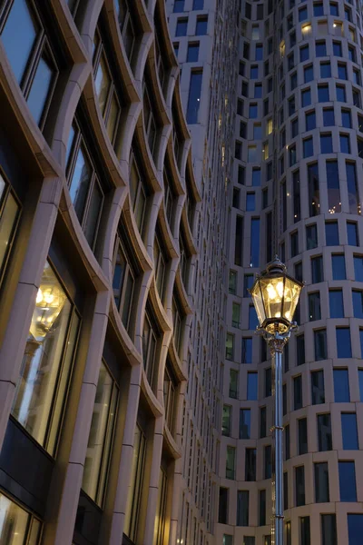Architekturdetails Modernes Gebäude Glasfassade Geschäftshintergrund lizenzfreie Stockfotos