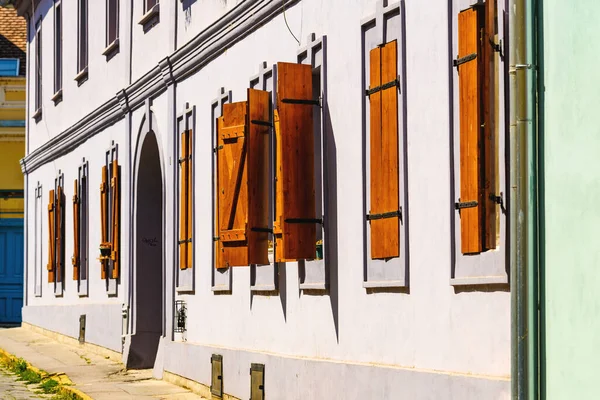 ペトロヴァラディンの建築の詳細ダウンタウン 歴史的な町 ヴォイヴォディナのセルビア州のノヴィ サドの一部 — ストック写真