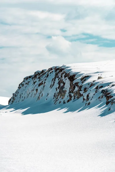 Vinter Säsong Landskap Berg Kulle Täckt Ren Vit Snö Med — Stockfoto