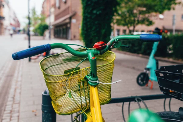 Buntes Fahrrad Auf Der Halmstad Straße Schweden Selektiver Fokus — Stockfoto