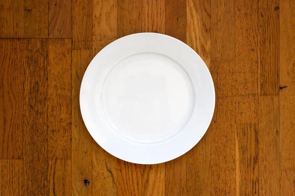 Empty White Plate Wooden Surface Mockup Copy Space Top View — Stock Photo, Image