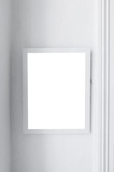 Beyaz Ahşap Çerçeve Oturma Odasının Duvarında Asılı Fotoğraf Için Yer — Stok fotoğraf