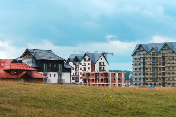 Baustelle Eines Mehrfamilienhauses Zlatibor Serbien Modernes Bauwerk Mit Gerüsten Beliebtem — Stockfoto