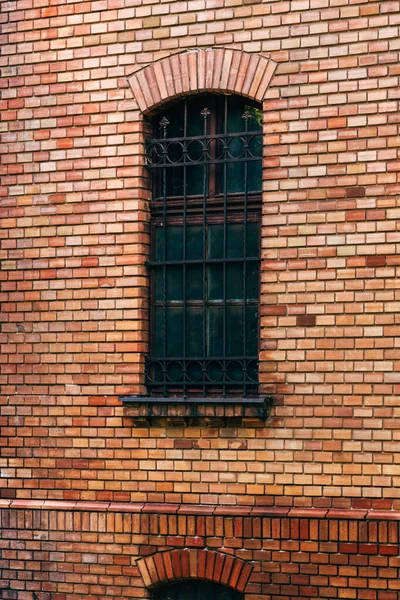 Old Vintage Brick Wall Window Protective Metal Bars Building — ストック写真