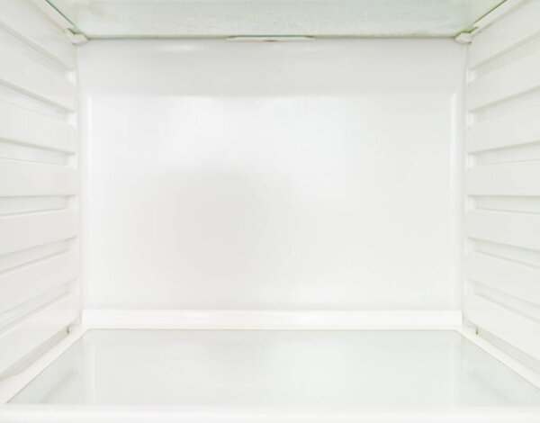 Пустой холодильник полки в качестве копировального места