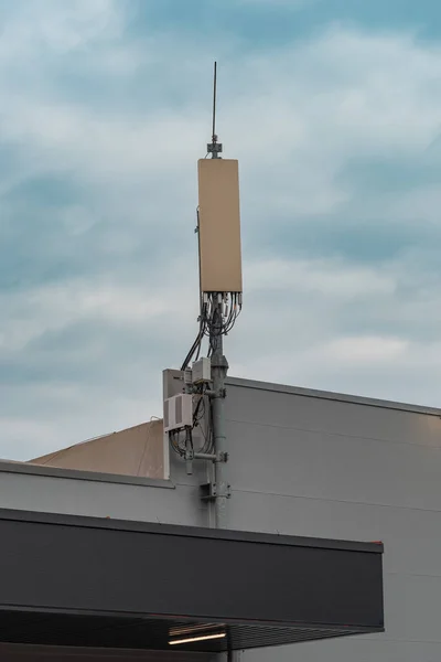 Stacja Bazowa Anteny Sieci Komórkowej Maszcie Telekomunikacyjnym Koncepcja Komunikacji Technologii — Zdjęcie stockowe