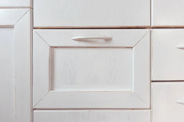 Armadi Cucina Legno Rustico Verniciato Bianco Con Maniglie Concetto Ristrutturazione — Foto Stock