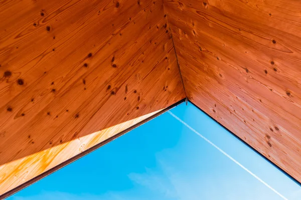 Vue Ciel Bleu Hiver Travers Plafond Bois Pin Mise Point — Photo