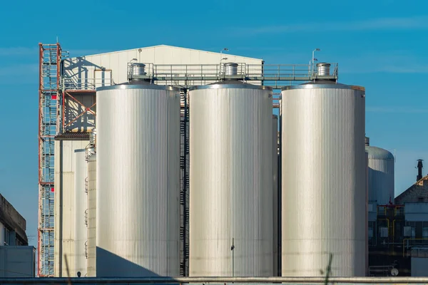 Bira Fabrikası Depolama Deposu Depolama Tankları Sanayi Binası — Stok fotoğraf