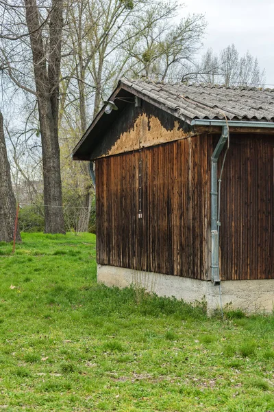 Old Worn Ruined Wooden Prefabricated House Ready Run — Stock Photo, Image