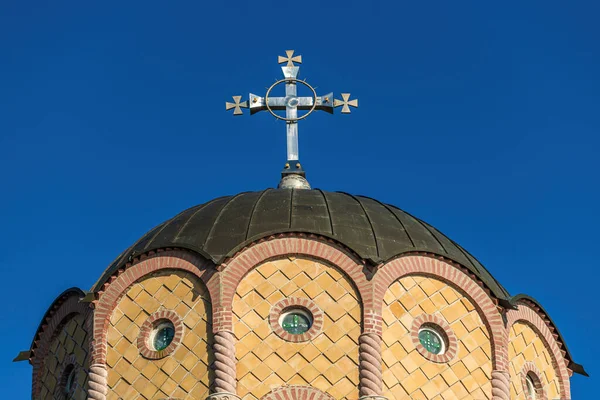 Большой Религиозный Крест Куполе Православной Церкви Избирательный Фокус — стоковое фото