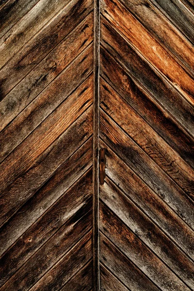 旧的大块褐色木门的结构 作为底座 木面磨损 — 图库照片