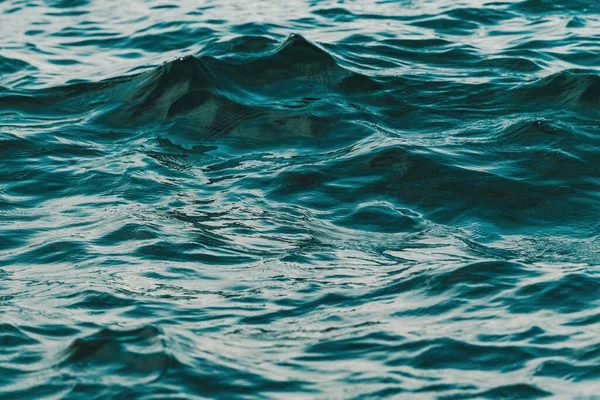 Små Havsvågor Vid Adriatiska Havet Selektivt Fokus — Stockfoto