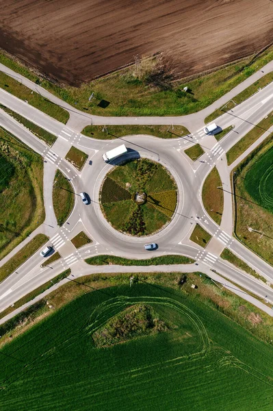 Roundabout Διασταύρωση Οδικής Κυκλοφορίας Πολλά Οχήματα Εναέρια Πυροβόλησε Από Drone — Φωτογραφία Αρχείου